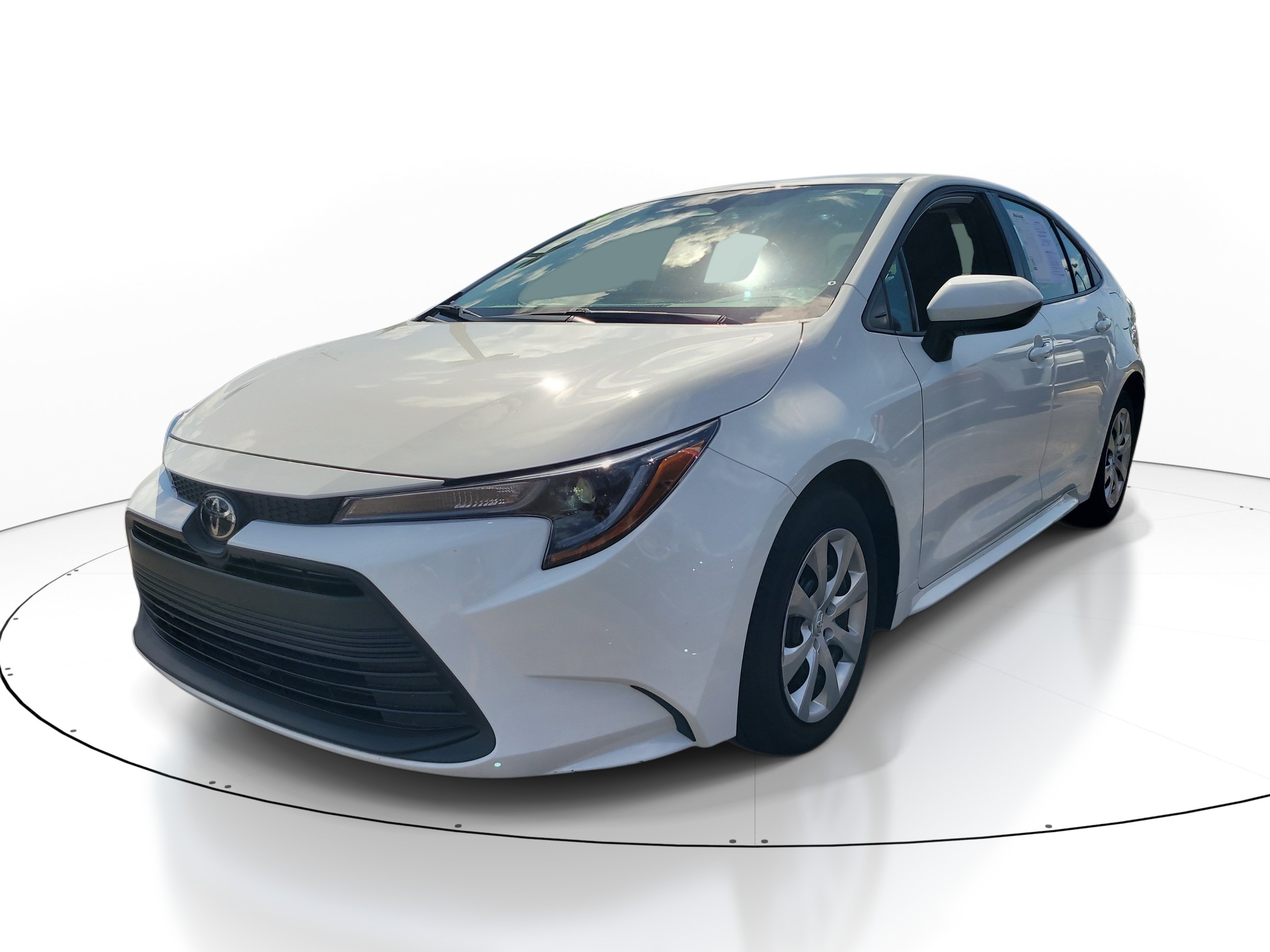 Used 2025 Toyota Corolla LE FWD image 3
