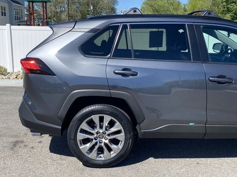 Used 2020 Toyota RAV4 XLE Premium AWD/4WD image 6