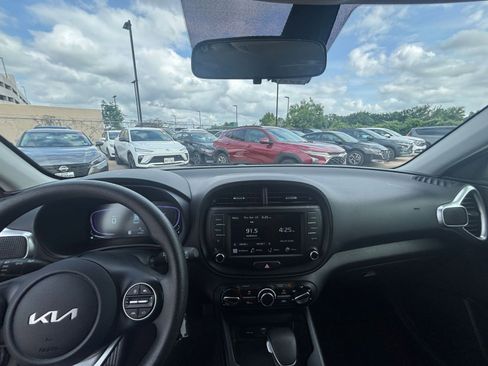 Used 2025 Kia Soul LX w/ LX Technology Package image 31