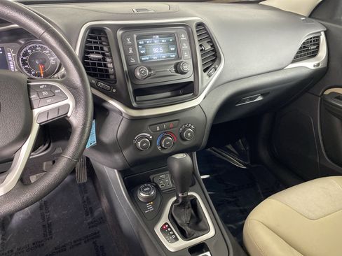 Used 2016 Jeep Cherokee Sport AWD/4WD image 24