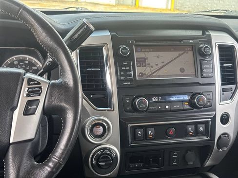 Used 2018 Nissan Titan PRO-4X AWD/4WD image 11