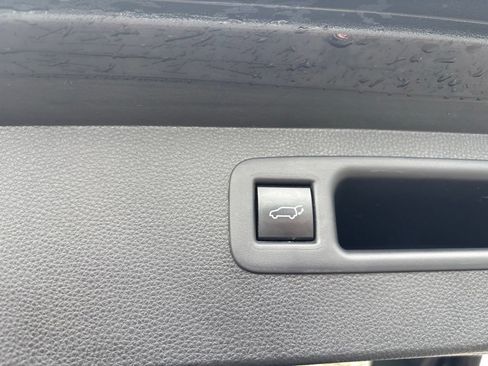 Used 2021 Toyota Highlander LE AWD/4WD image 23