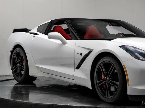 Used 2016 Chevrolet Corvette Stingray Coupe w/ Carbon Flash Badge Package RWD image 32