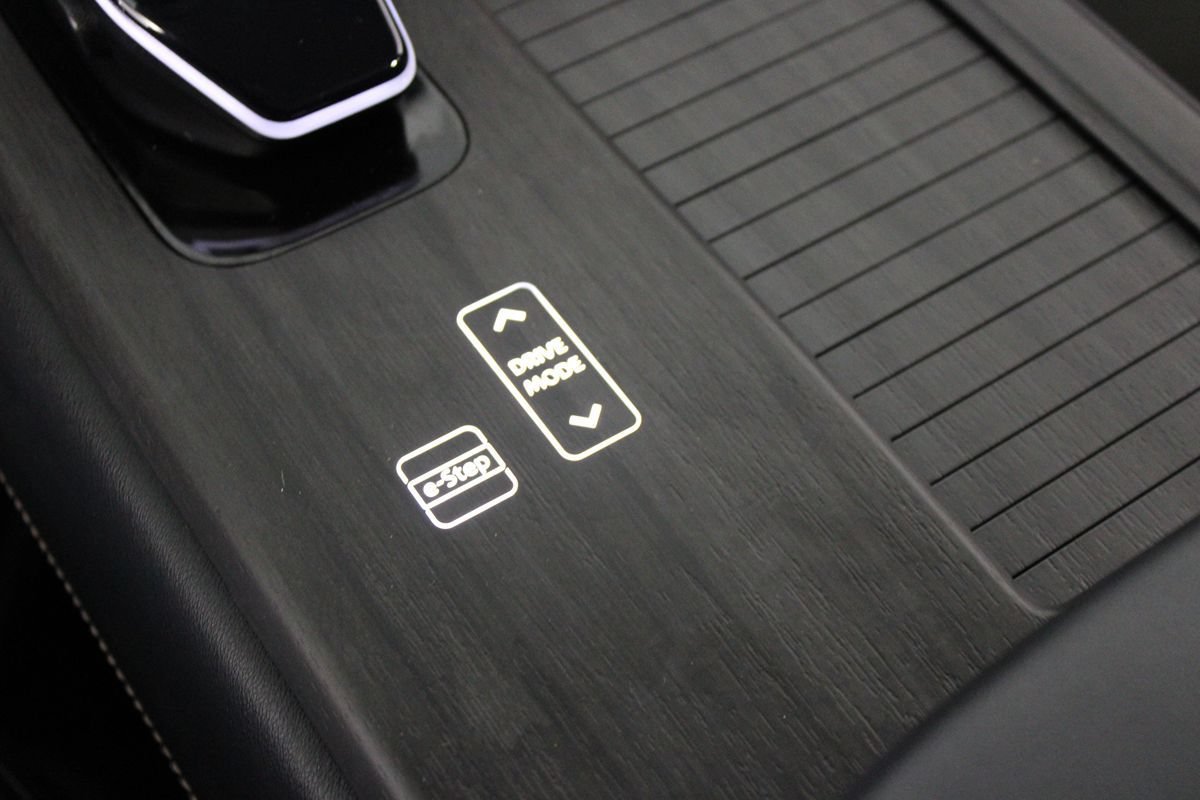 Used 2024 Nissan Ariya FWD image 21