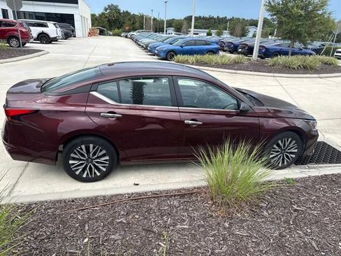 Used 2025 Nissan Altima 2.5 SV FWD image 8