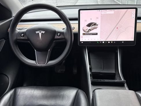 Used 2021 Tesla Model Y Long Range AWD/4WD image 13