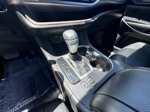 Used 2018 Toyota Highlander XLE FWD image 32