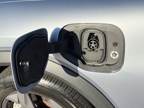 Used 2022 Ford Mustang Mach-E Select image 5