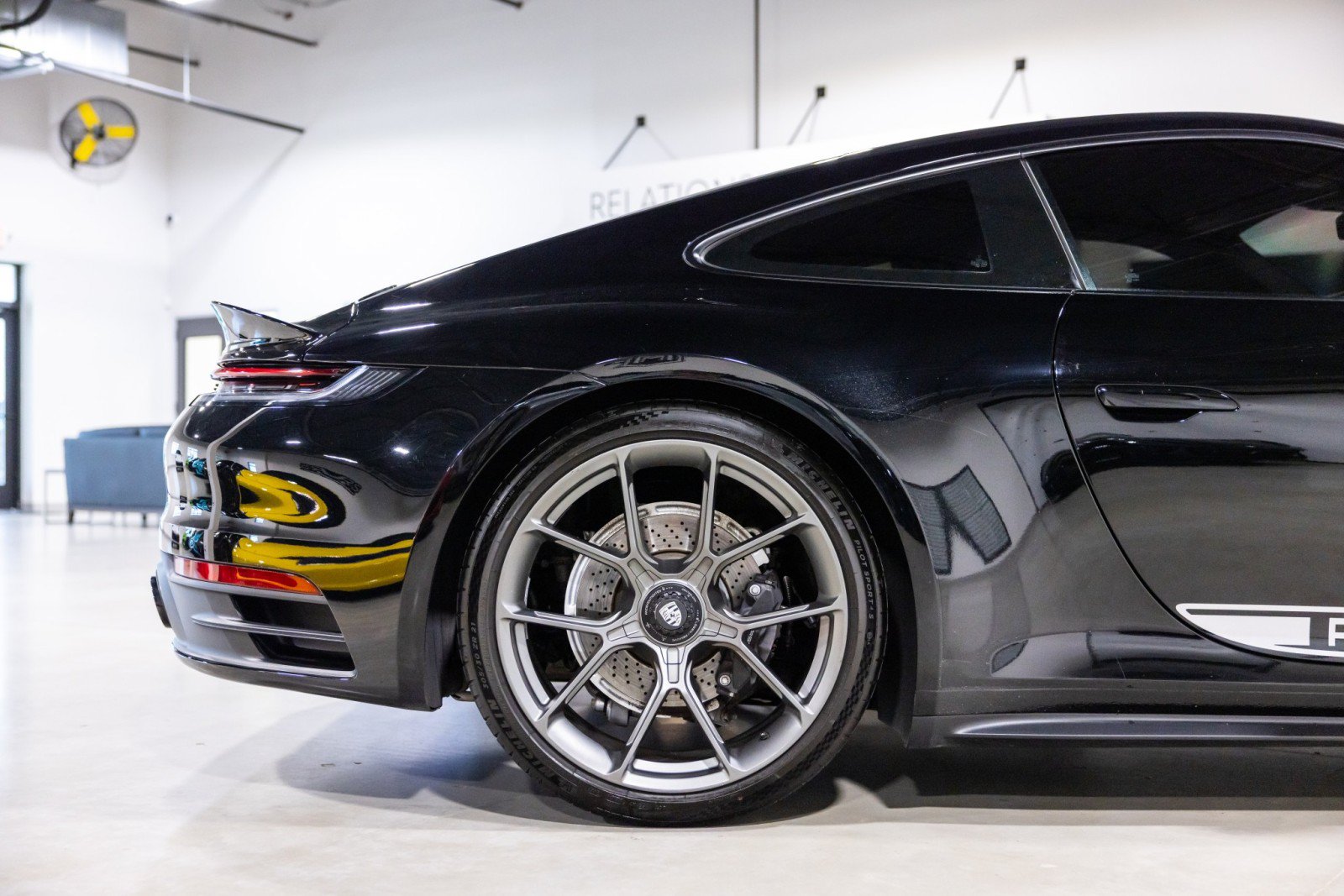 Used 2020 Porsche 911 Carrera RWD image 25