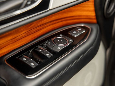 Used 2019 Lincoln Navigator L Reserve image 18