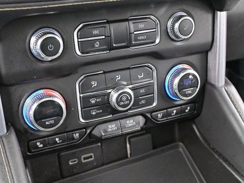 Used 2023 GMC Yukon SLT w/ SLT Premium Package image 22