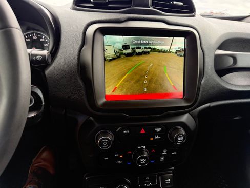 Used 2023 Jeep Renegade Altitude AWD/4WD image 16