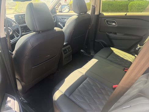 Used 2023 Nissan Rogue Platinum image 11