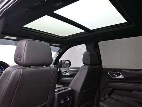 Used 2022 Chevrolet Suburban RST w/ Sport Performance Package image 31