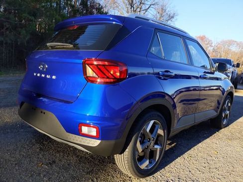 Used 2021 Hyundai Venue SEL FWD image 4