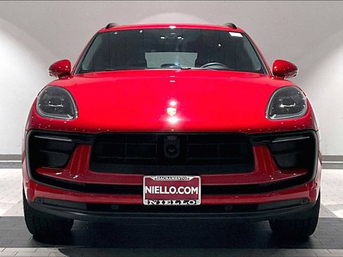 Used 2024 Porsche Macan image 13