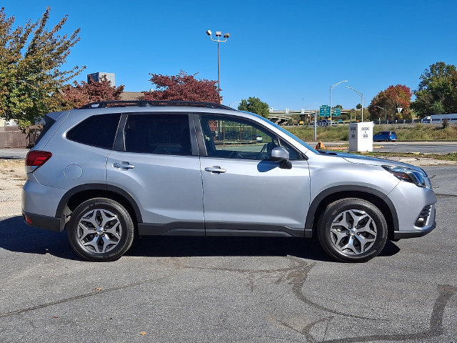 Used 2022 Subaru Forester Premium AWD/4WD image 10