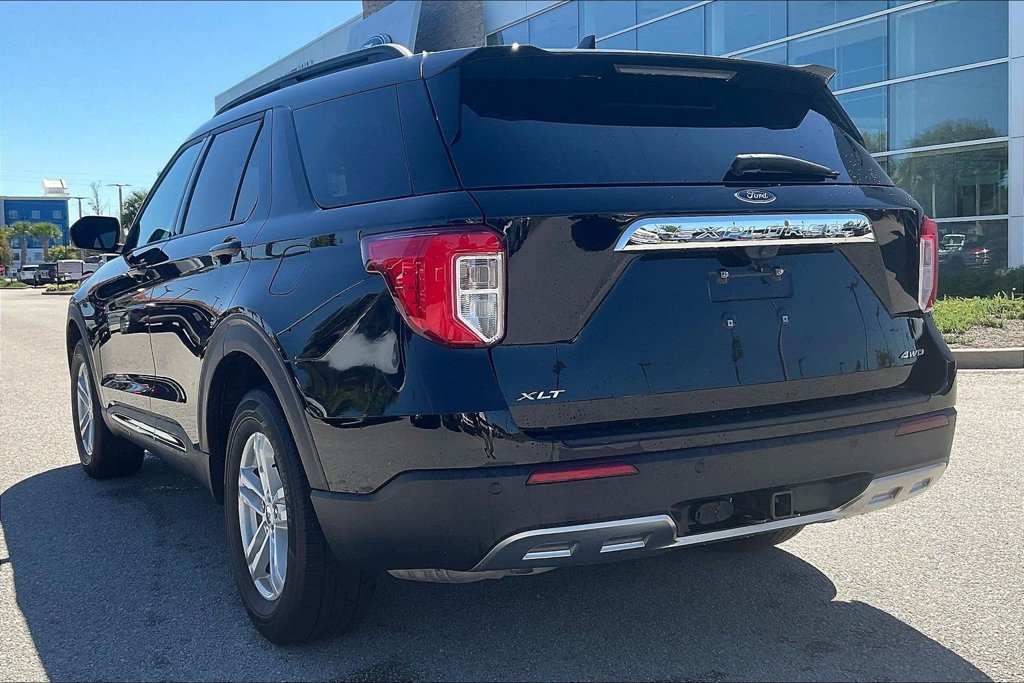Used 2023 Ford Explorer XLT w/ Equipment Group 202A AWD/4WD image 4