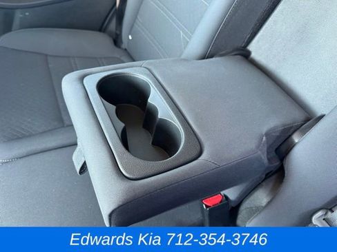 Used 2017 Kia Sorento LX w/ LX Convenience Package image 16