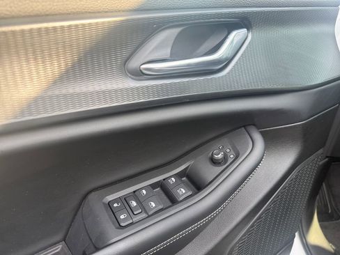 Used 2025 Jeep Grand Cherokee Laredo w/ Luxury Tech Group I image 11