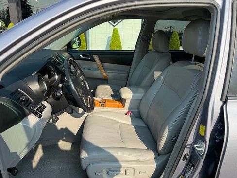 Used 2010 Toyota Highlander Limited w/ Extra Value Pkg 3 AWD/4WD image 21
