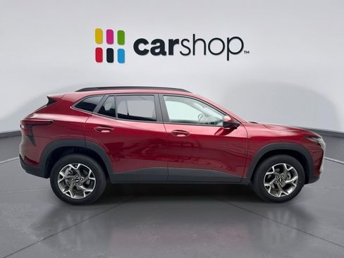 Used 2025 Chevrolet Trax LT FWD image 6