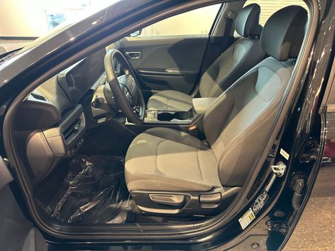 Used 2025 Kia K4 LXS image 27