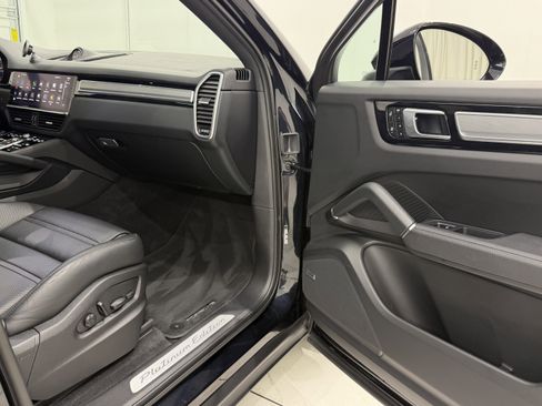 Used 2022 Porsche Cayenne Platinum Edition AWD/4WD image 22