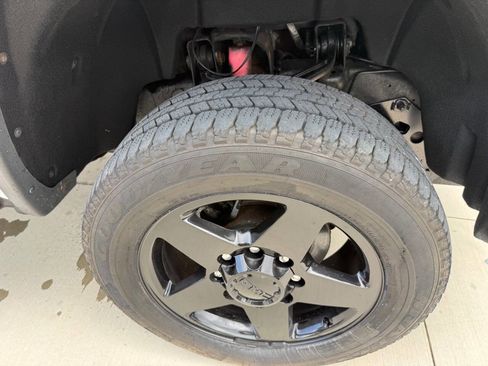 Used 2015 GMC Sierra 2500 Denali w/ Duramax Plus Package AWD/4WD image 33