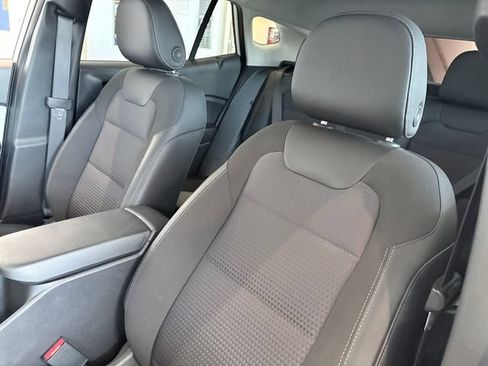Used 2025 Chevrolet Trax LT FWD image 11
