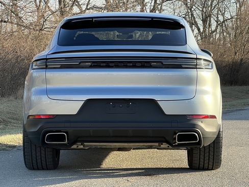 Certified 2025 Porsche Cayenne Coupe image 8