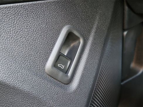 New 2025 Volkswagen Tiguan SE R-Line image 13