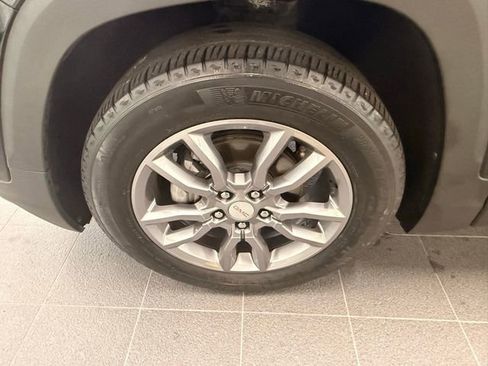 Used 2024 GMC Terrain SLT image 42