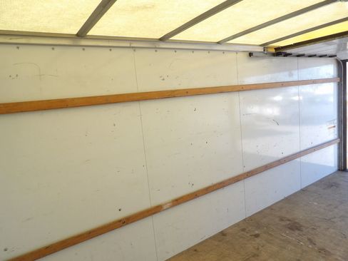 Used 2017 GMC Savana 3500 Extended image 34