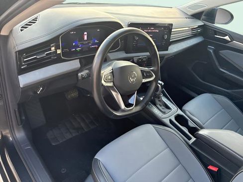 Used 2025 Volkswagen Jetta SE image 18