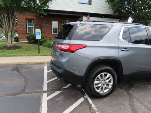 Used 2020 Chevrolet Traverse LT w/ LPO, Cargo Package AWD/4WD image 7