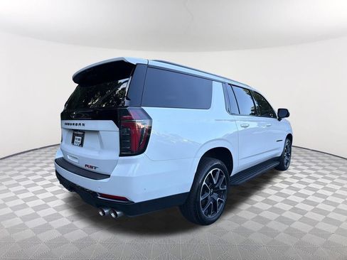 Used 2025 Chevrolet Suburban RST RWD image 5