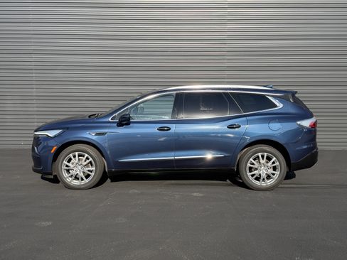 Used 2023 Buick Enclave Essence w/ Experience Buick Package FWD image 2