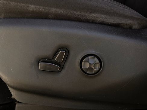 Used 2017 Chrysler Pacifica Touring w/ Tire & Wheel Group image 26