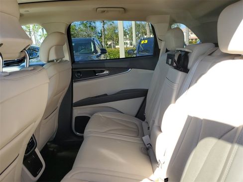 Used 2019 Lincoln Nautilus Reserve image 12