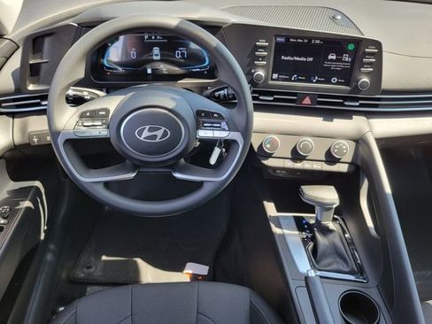New 2026 Hyundai Elantra SE image 5