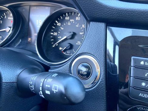 Used 2018 Nissan Rogue SV image 35