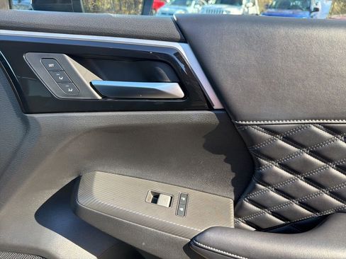 Used 2024 Mitsubishi Outlander 4WD Plug-In Hybrid image 31