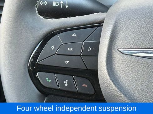 Used 2023 Chrysler Pacifica Touring-L w/ Uconnect Theater Family Group image 39