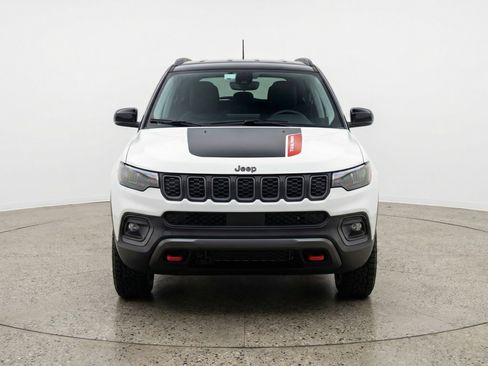 Used 2025 Jeep Compass Trailhawk image 2
