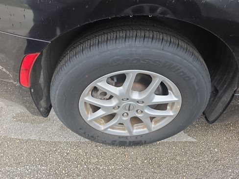 Used 2023 Chrysler Pacifica Touring-L FWD image 6
