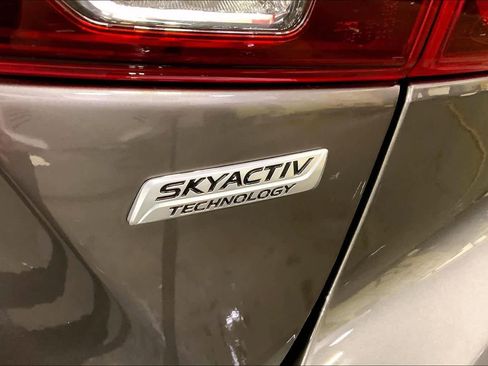 Used 2018 MAZDA MAZDA3 Touring image 9