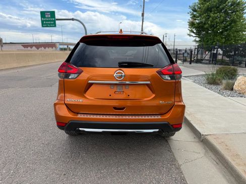 Used 2018 Nissan Rogue SL w/ Premium Package AWD/4WD image 4