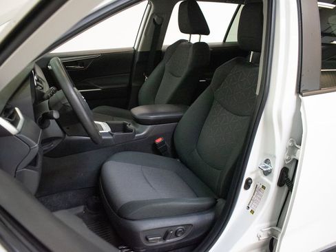 Used 2024 Toyota RAV4 XLE AWD/4WD image 20