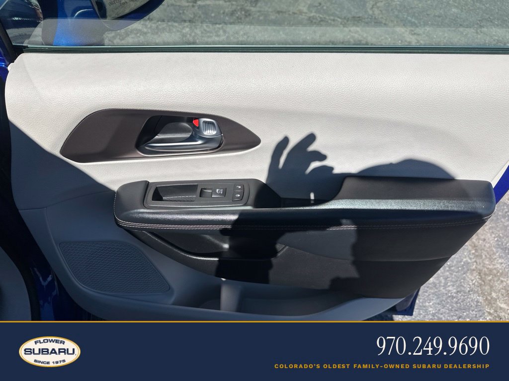 Used 2019 Chrysler Pacifica Touring-L w/ Advanced Safetytec Group FWD image 12